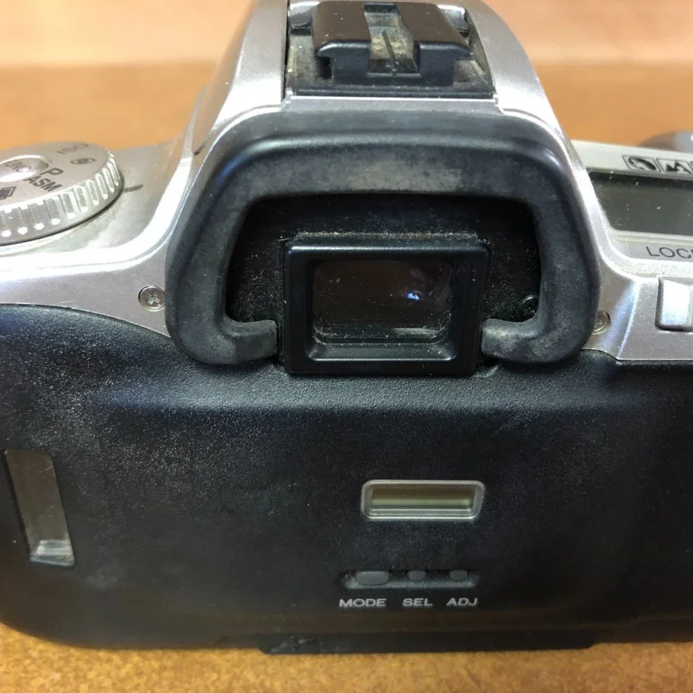 Minolta Maxxum STsi 35mm Film Camera with Minolta 28-80mm AF Zoom Lens